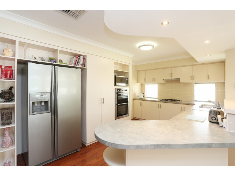 6 Bosci Court, Atwell WA 6164