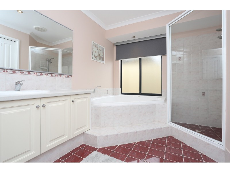 6 Bosci Court, Atwell WA 6164