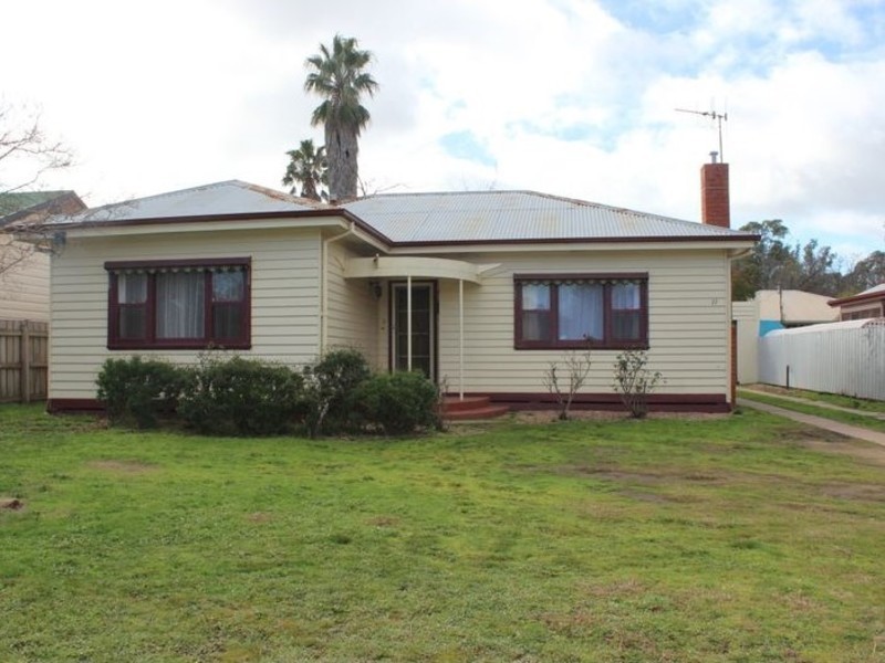 11 Swanlea Avenue, Benalla VIC 3672