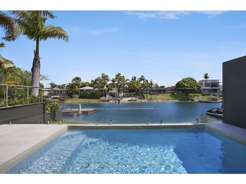 1/16 Sheridan Park Avenue, Broadbeach Waters QLD 4218