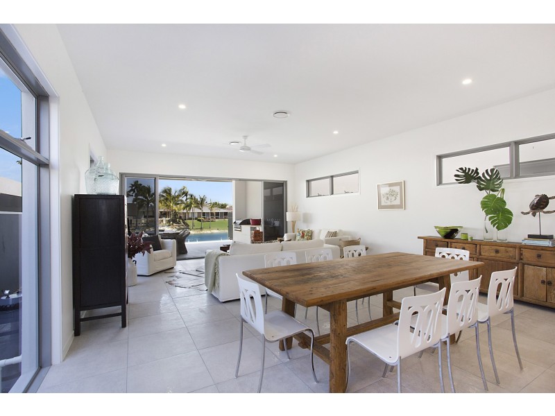 1/16 Sheridan Park Avenue, Broadbeach Waters QLD 4218