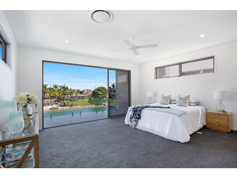 1/16 Sheridan Park Avenue, Broadbeach Waters QLD 4218