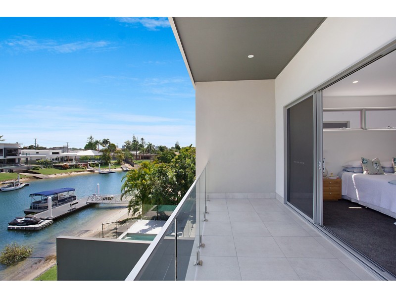 1/16 Sheridan Park Avenue, Broadbeach Waters QLD 4218