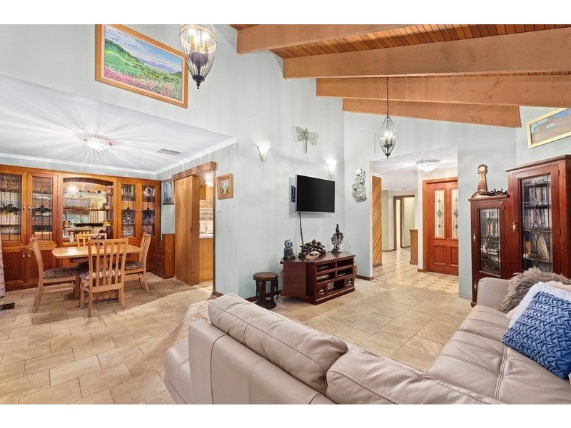 14 Eskholme Rise, St Helena VIC 3088