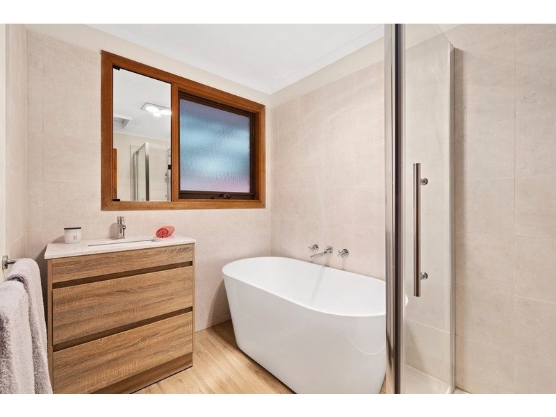 14 Eskholme Rise, St Helena VIC 3088