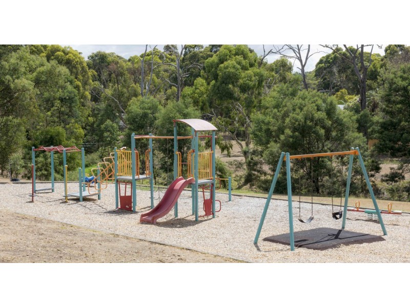 14 Eskholme Rise, St Helena VIC 3088
