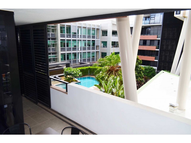 1021/9 Edmondstone Street, South Brisbane QLD 4101