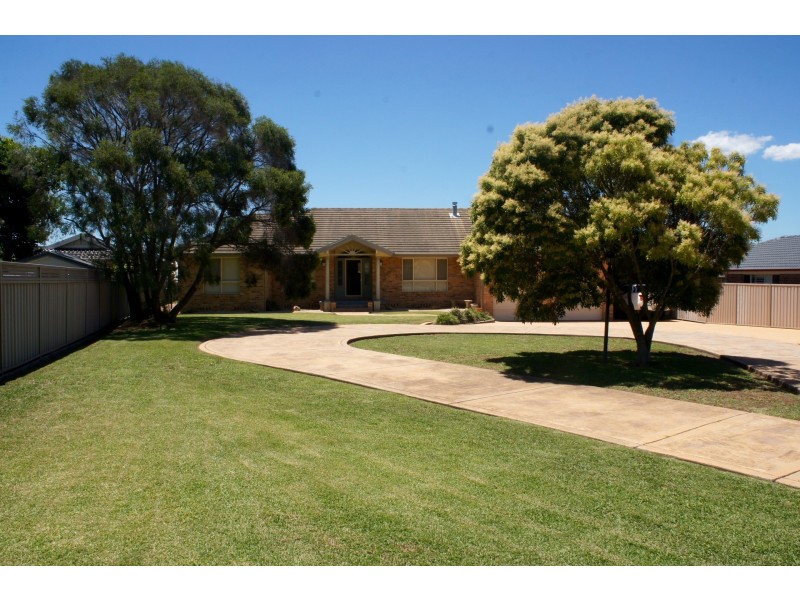 4 Holdsworth Crescent, Muswellbrook NSW 2333