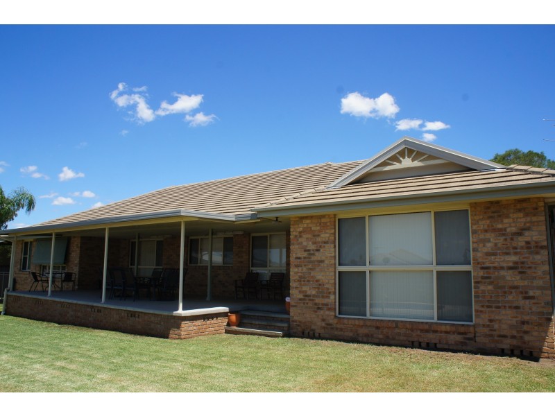 4 Holdsworth Crescent, Muswellbrook NSW 2333
