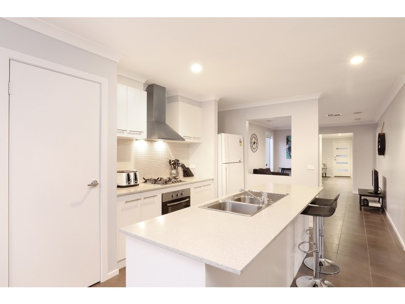 3 Duncombe Park Way, Deer Park VIC 3023