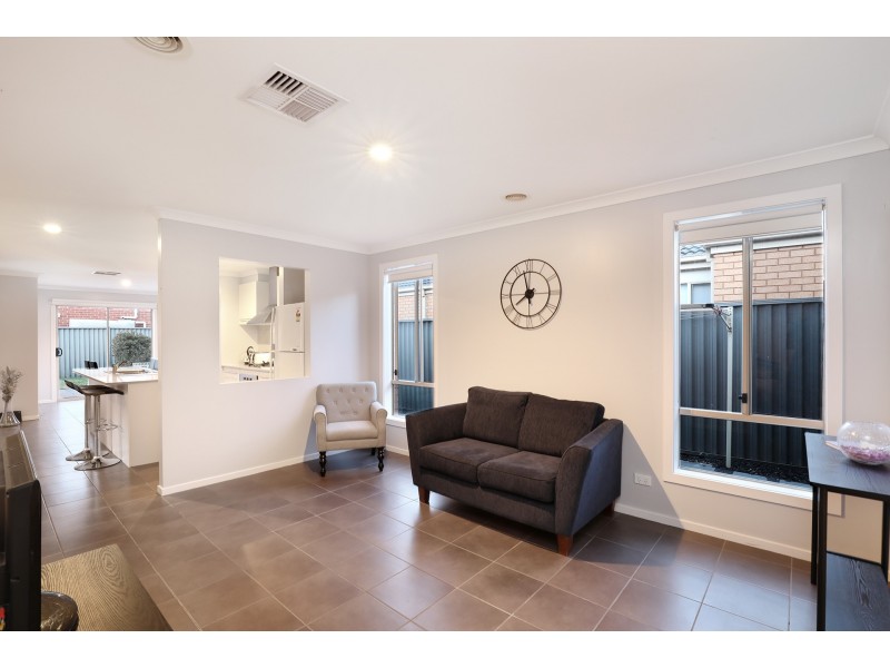 3 Duncombe Park Way, Deer Park VIC 3023