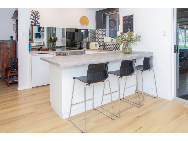 2 Haselmere Circus, Rockingham WA 6168