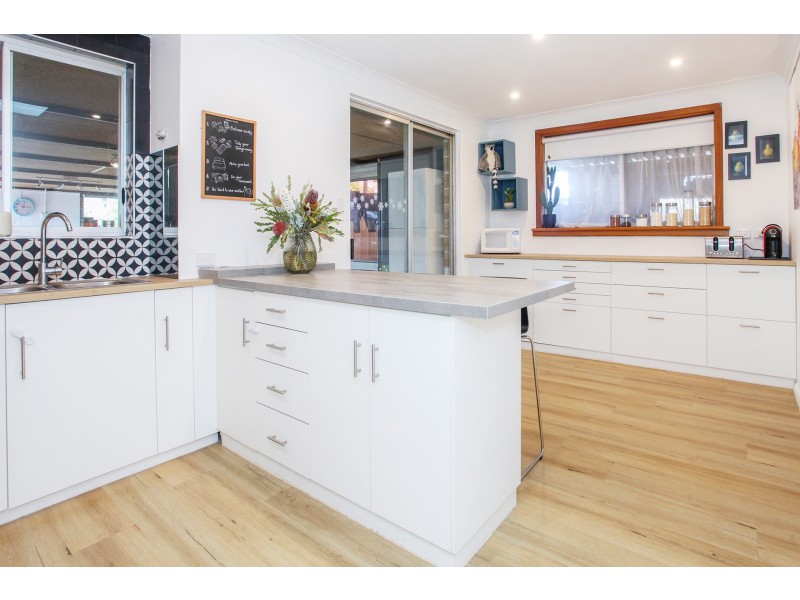 2 Haselmere Circus, Rockingham WA 6168