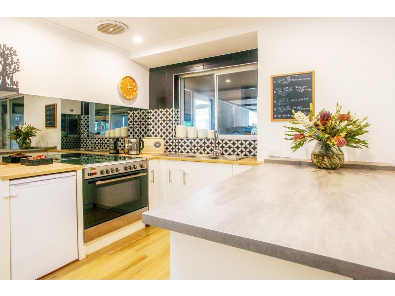 2 Haselmere Circus, Rockingham WA 6168