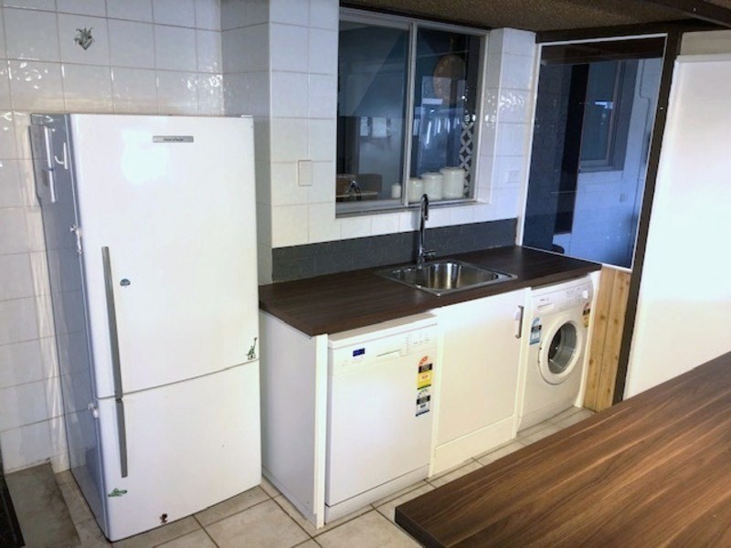 2 Haselmere Circus, Rockingham WA 6168