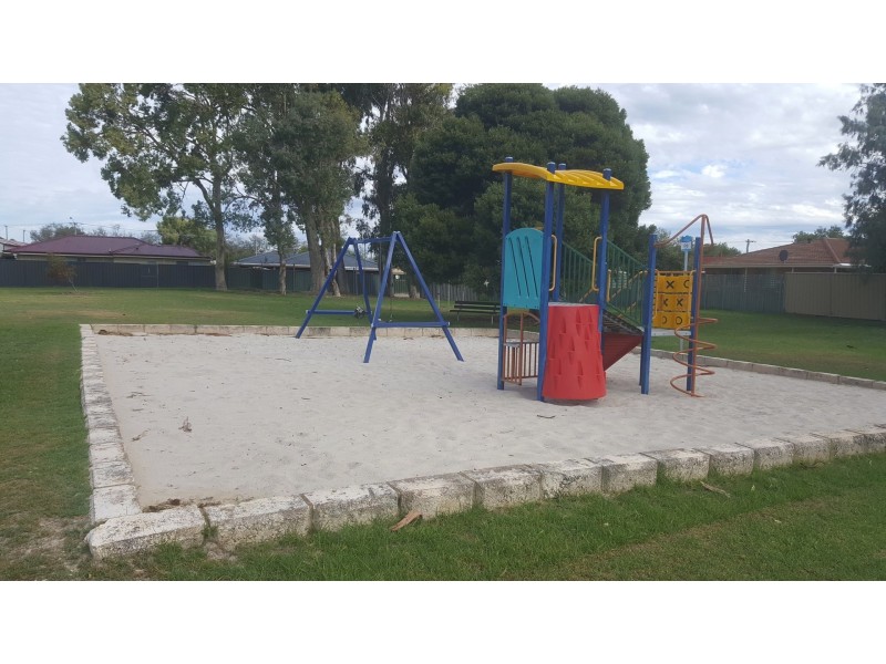 2 Haselmere Circus, Rockingham WA 6168