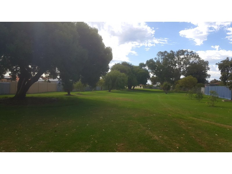 2 Haselmere Circus, Rockingham WA 6168