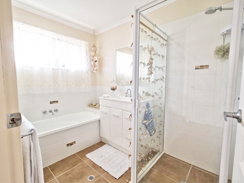 52 Bounty Circuit, Eli Waters QLD 4655