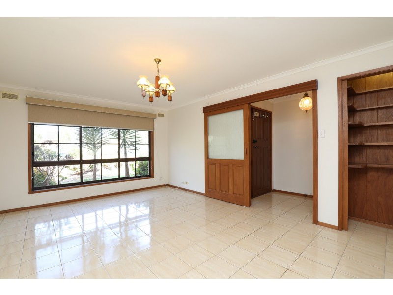 4 Cedar Close, Deer Park VIC 3023
