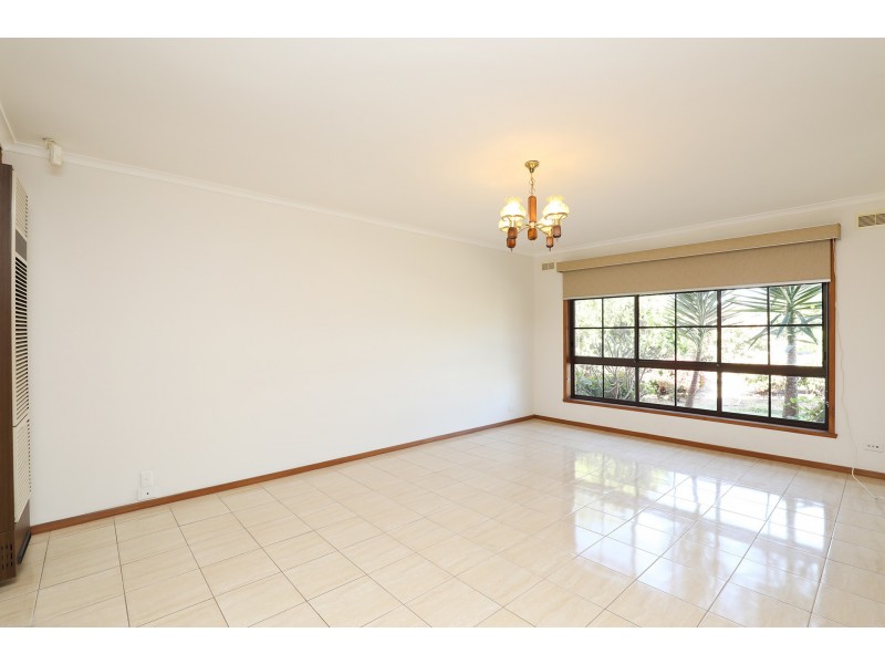 4 Cedar Close, Deer Park VIC 3023