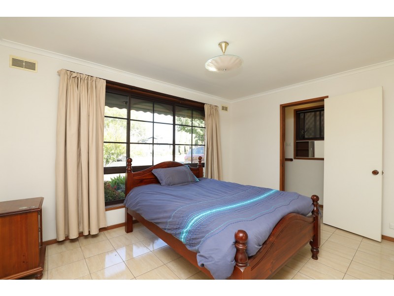 4 Cedar Close, Deer Park VIC 3023