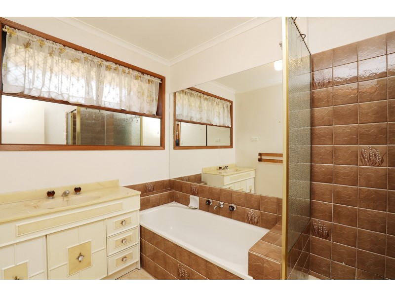 4 Cedar Close, Deer Park VIC 3023
