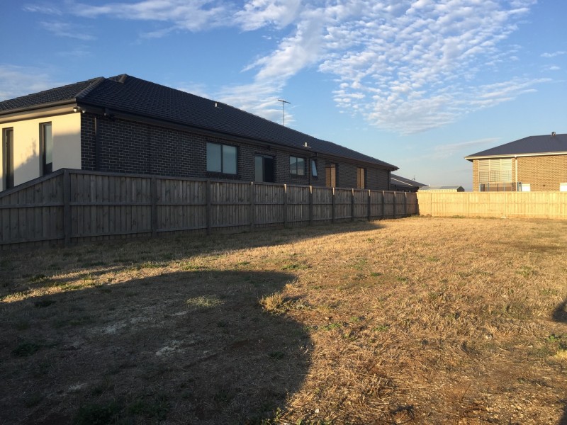 8 Rundle Court, Taylors Hill VIC 3037