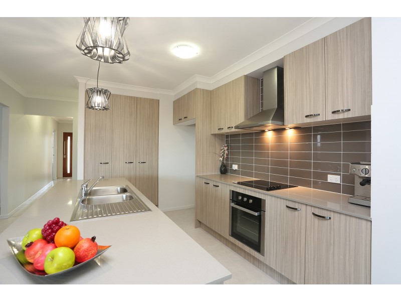 72 Lakeview Promenade, Newport QLD 4020