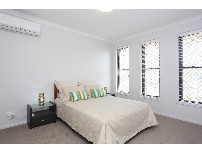 72 Lakeview Promenade, Newport QLD 4020