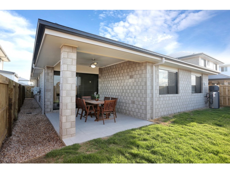 72 Lakeview Promenade, Newport QLD 4020