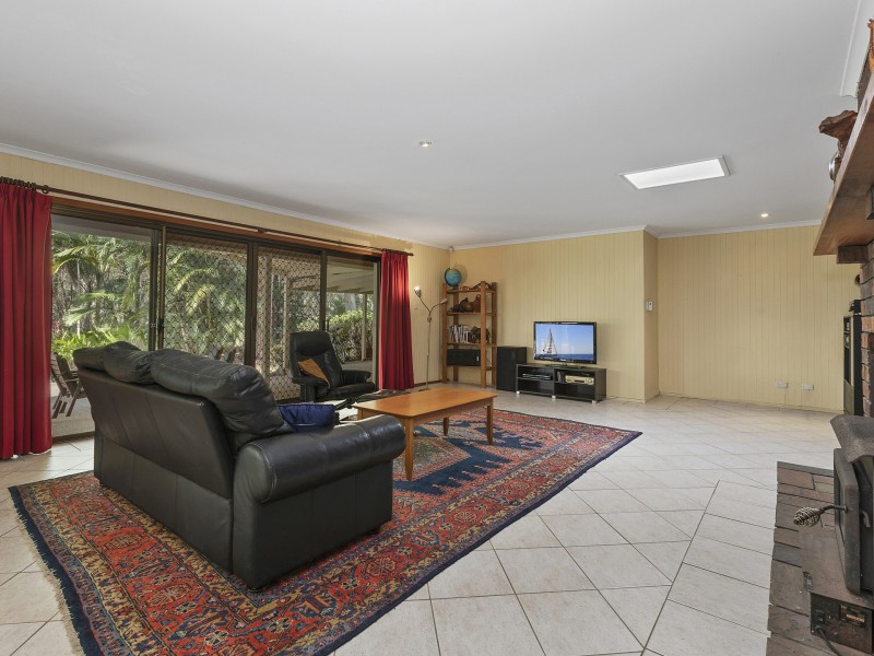 11 Casuarina Drive, Little Mountain QLD 4551