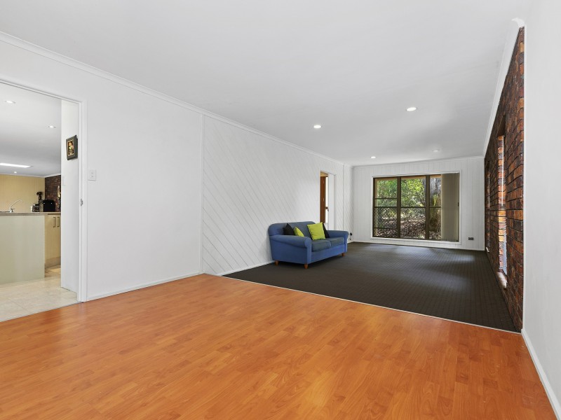 11 Casuarina Drive, Little Mountain QLD 4551