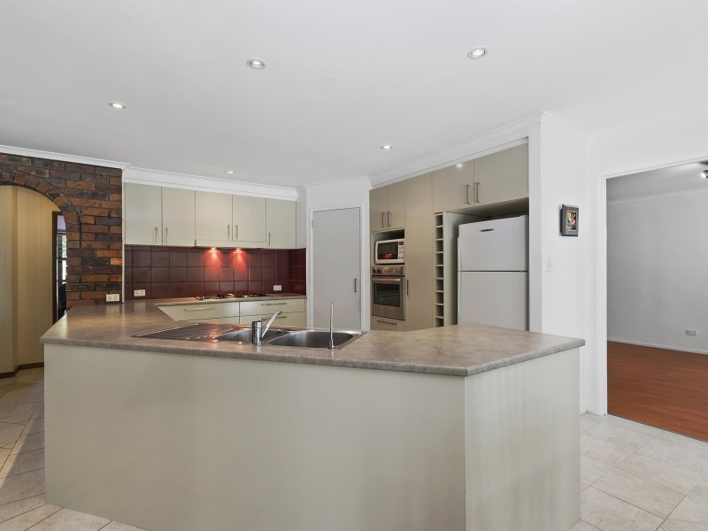 11 Casuarina Drive, Little Mountain QLD 4551