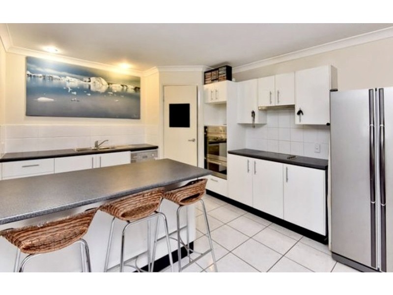 6 Vernon Place, Edens Landing QLD 4207