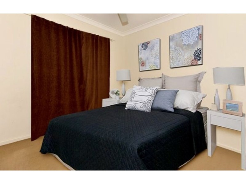 6 Vernon Place, Edens Landing QLD 4207