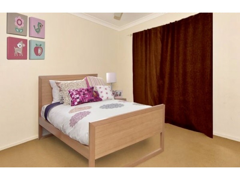 6 Vernon Place, Edens Landing QLD 4207