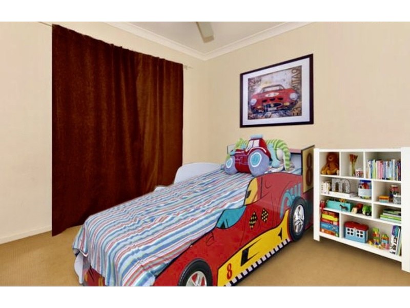 6 Vernon Place, Edens Landing QLD 4207