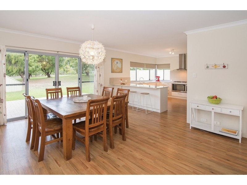 8 Brookland Loop, Dunsborough WA 6281