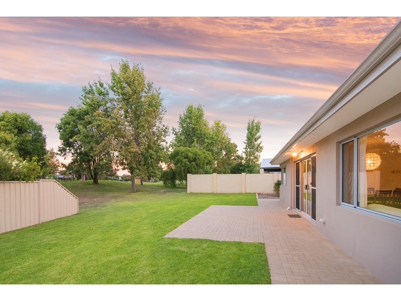 8 Brookland Loop, Dunsborough WA 6281