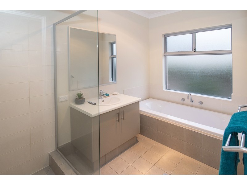 8 Brookland Loop, Dunsborough WA 6281