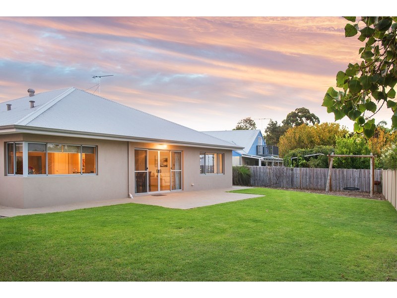 8 Brookland Loop, Dunsborough WA 6281