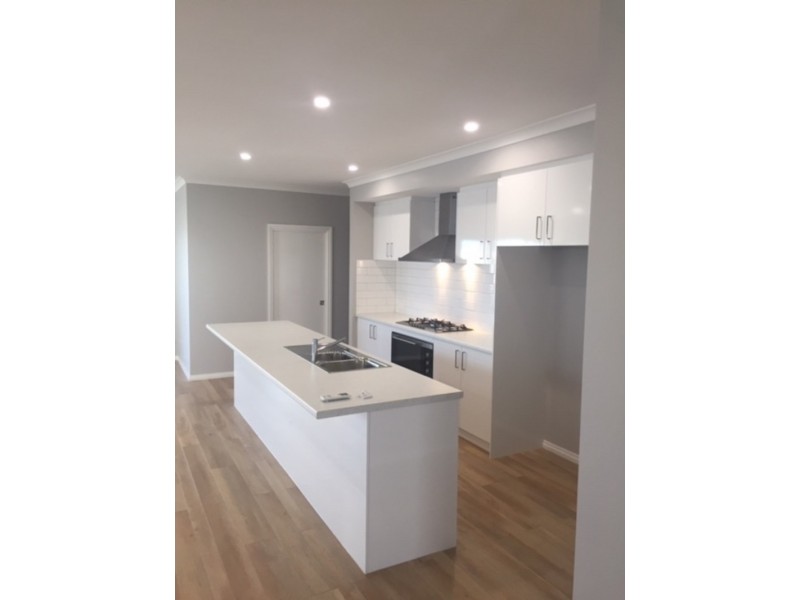 13 Carnelian Avenue, Australind WA 6233