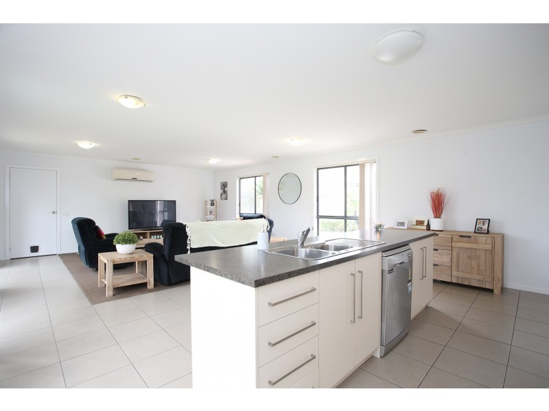 2/8 Hood Street, Frankston VIC 3199