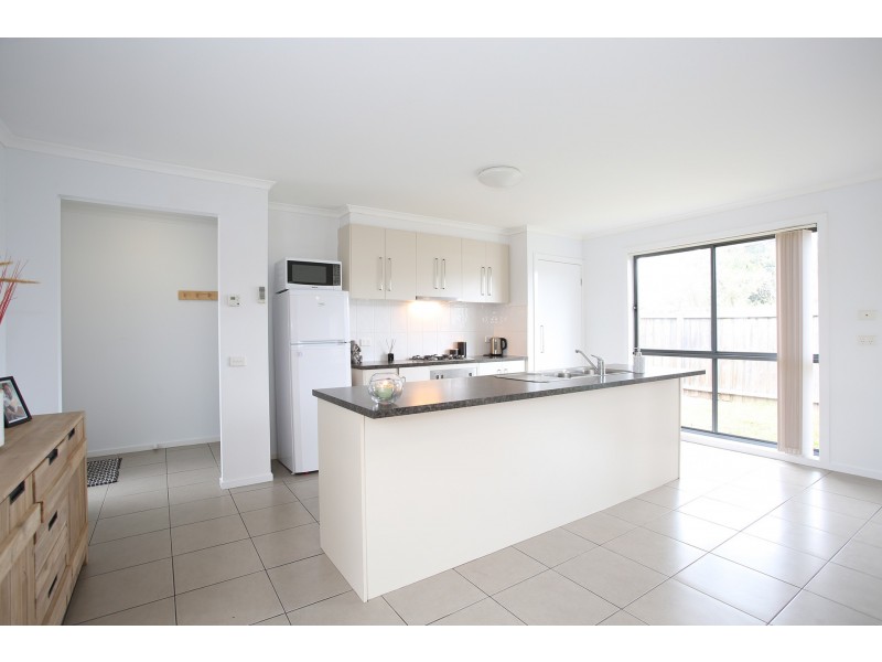 2/8 Hood Street, Frankston VIC 3199