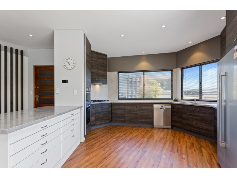 46 Lullworth Terrace, North Coogee WA 6163