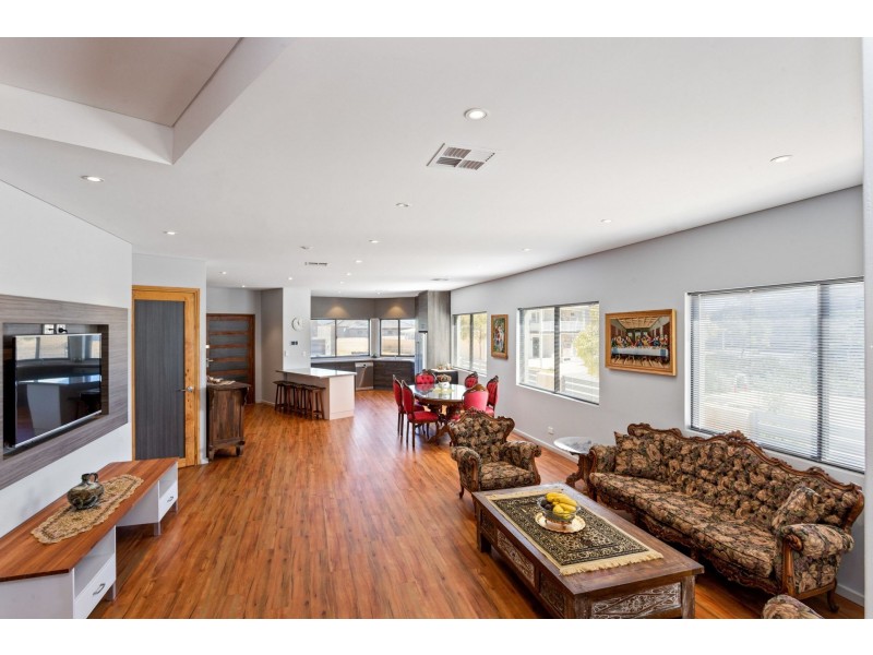 46 Lullworth Terrace, North Coogee WA 6163