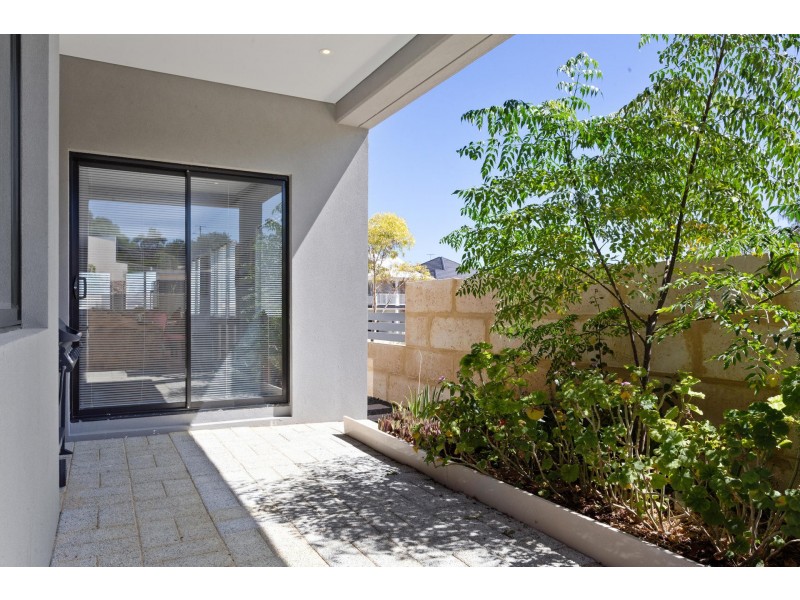 46 Lullworth Terrace, North Coogee WA 6163