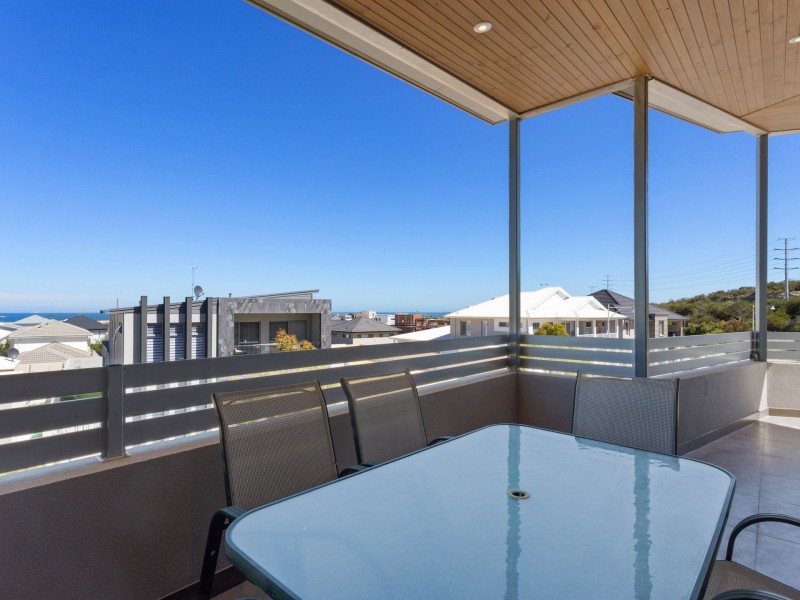46 Lullworth Terrace, North Coogee WA 6163