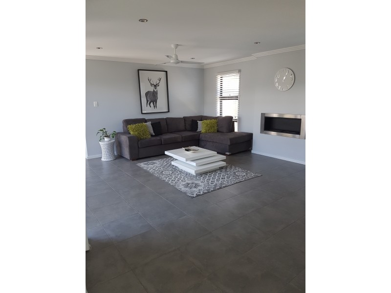 7 Eli Court, Kawungan QLD 4655