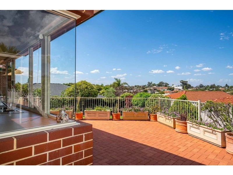 7 Kebble Close, Hillarys WA 6025